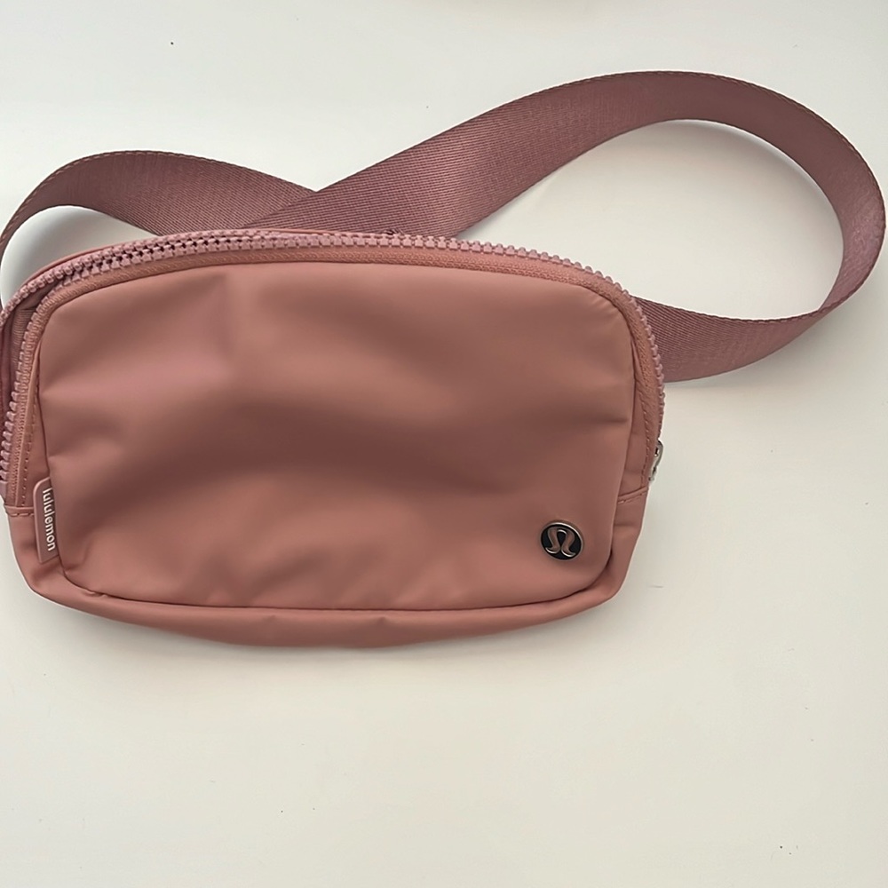 Lulu Lemon belt bag